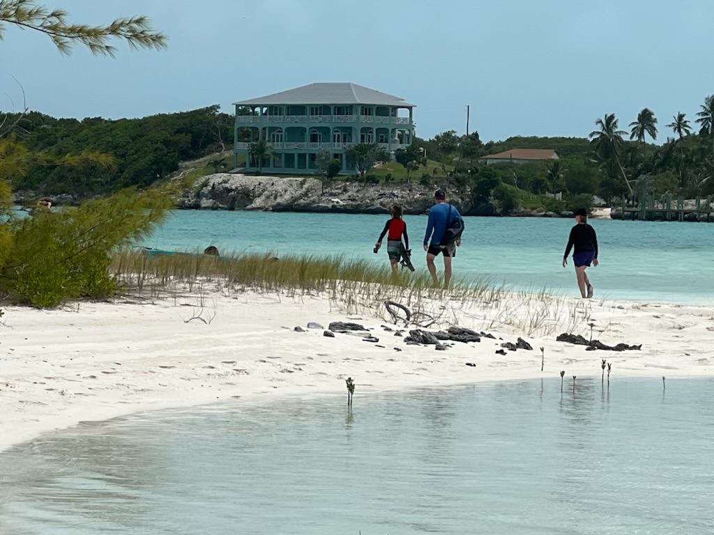 Escape to Paradise: Luxury Villa in the Bahamas